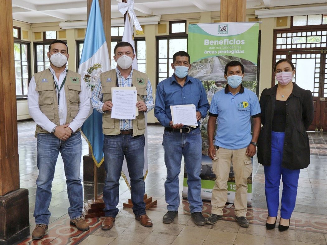 Firman convenio para regular permanencia de población en Reserva de la Biosfera Sierra de las Minas