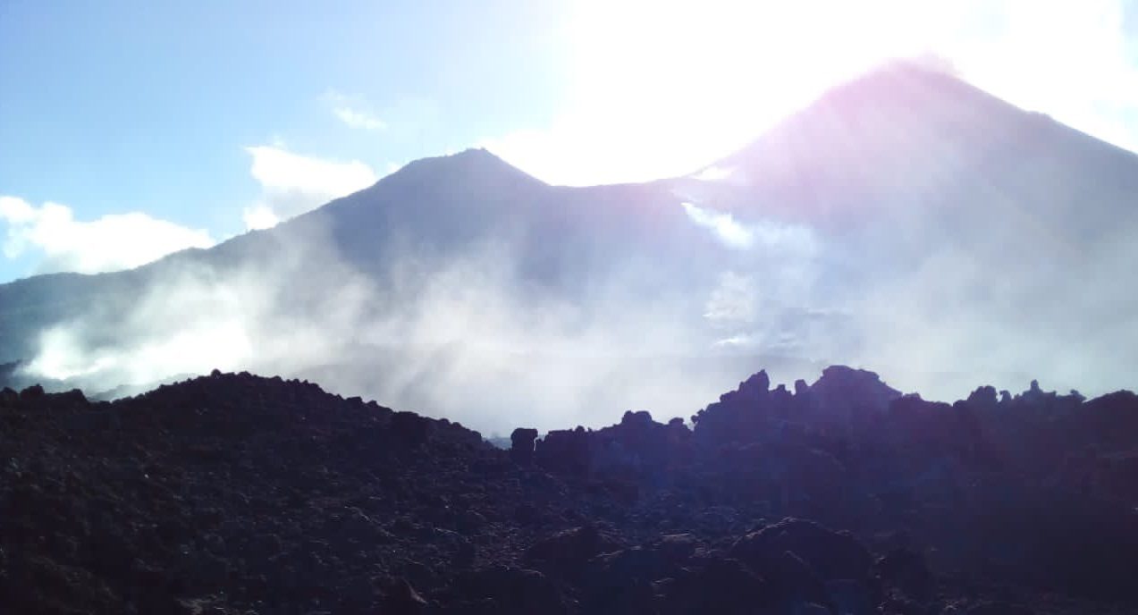 Emisión de ceniza del volcán de Pacaya continuará en las próximas horas, alerta el Insivumeh