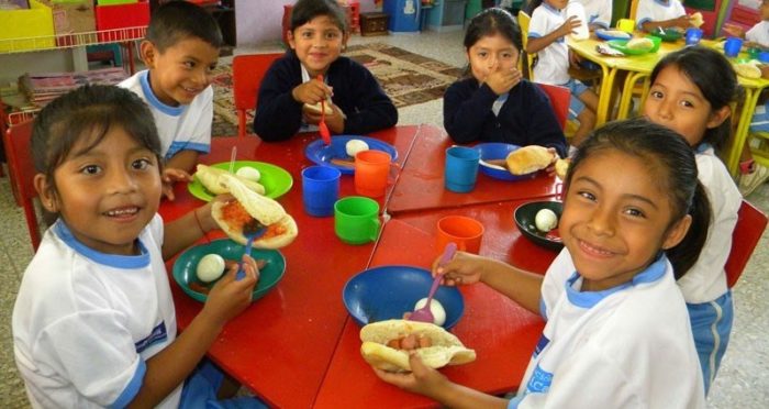 Estudiantes del sector público reciben segunda entrega de alimentación escolar