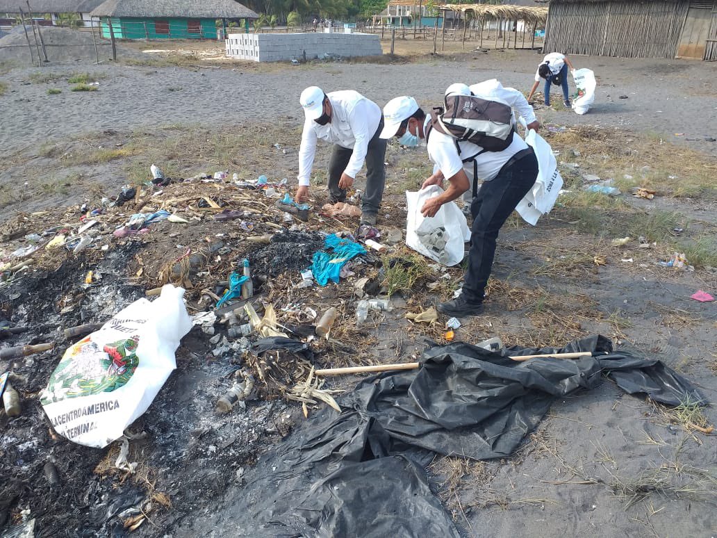 Proyecto Mi Playa Limpia finaliza con jornada de limpieza en tres playas del país