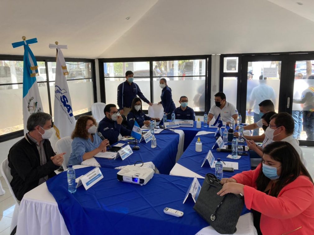 Guatemala y El Salvador analizan implementación de marchamo en vehículos de carga