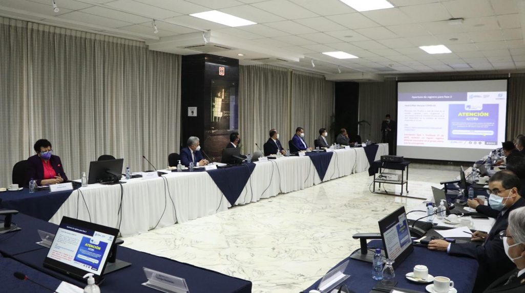 Ejecutivo analiza acciones que permitan mejorar la perspectiva económica en 2021