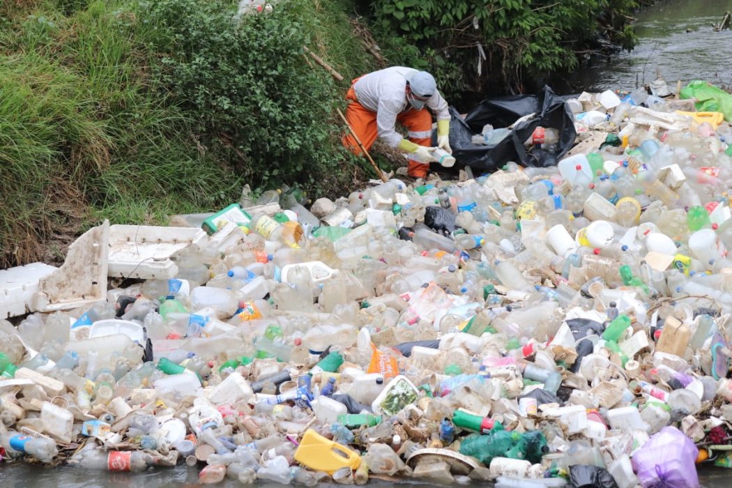 Retiran 61 metros cúbicos de desechos del río Xequijel