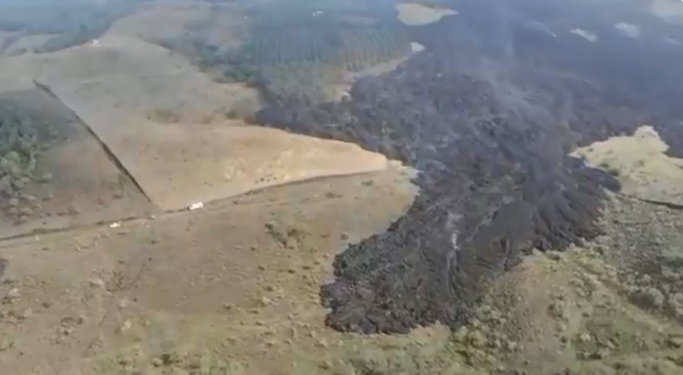 Hacen sobrevuelos para establecer avance del flujo de lava del volcán de Pacaya