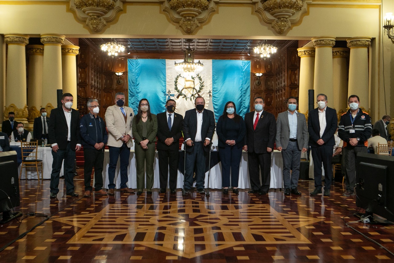 Foto de grupo de la firma de convenio