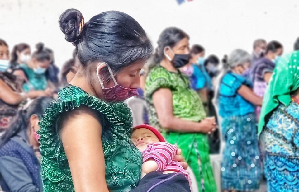 Familias de San Andrés Sajcabajá reciben asistencia alimentaria