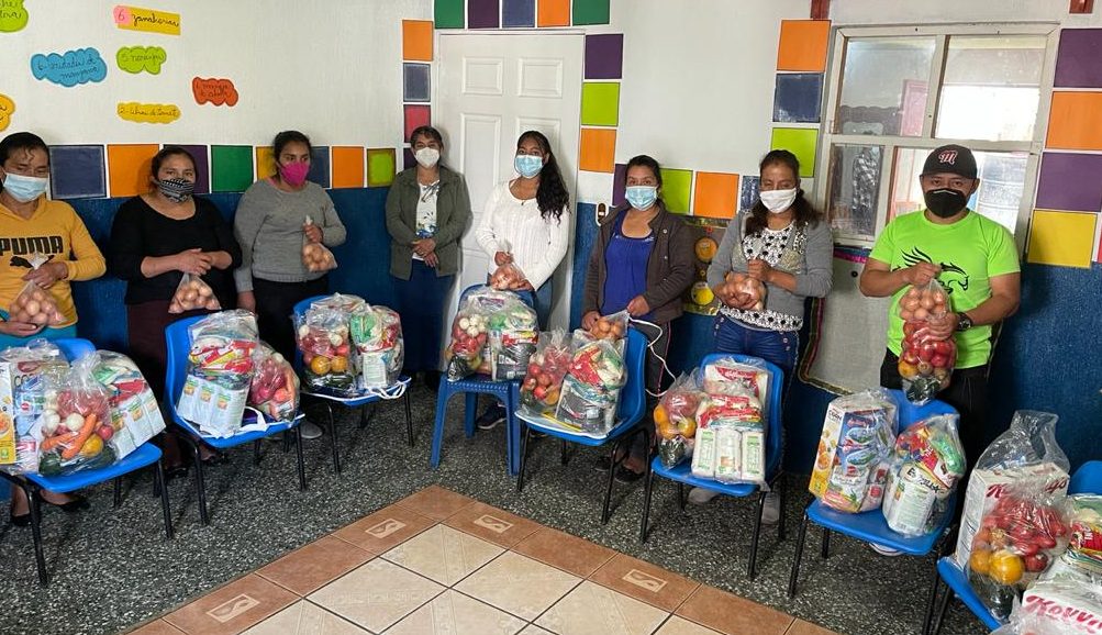Niños de hogares comunitarios de San Marcos reciben alimentos