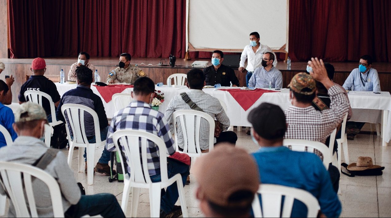 Instalan mesa de diálogo con comunitarios de San Miguel Tucurú