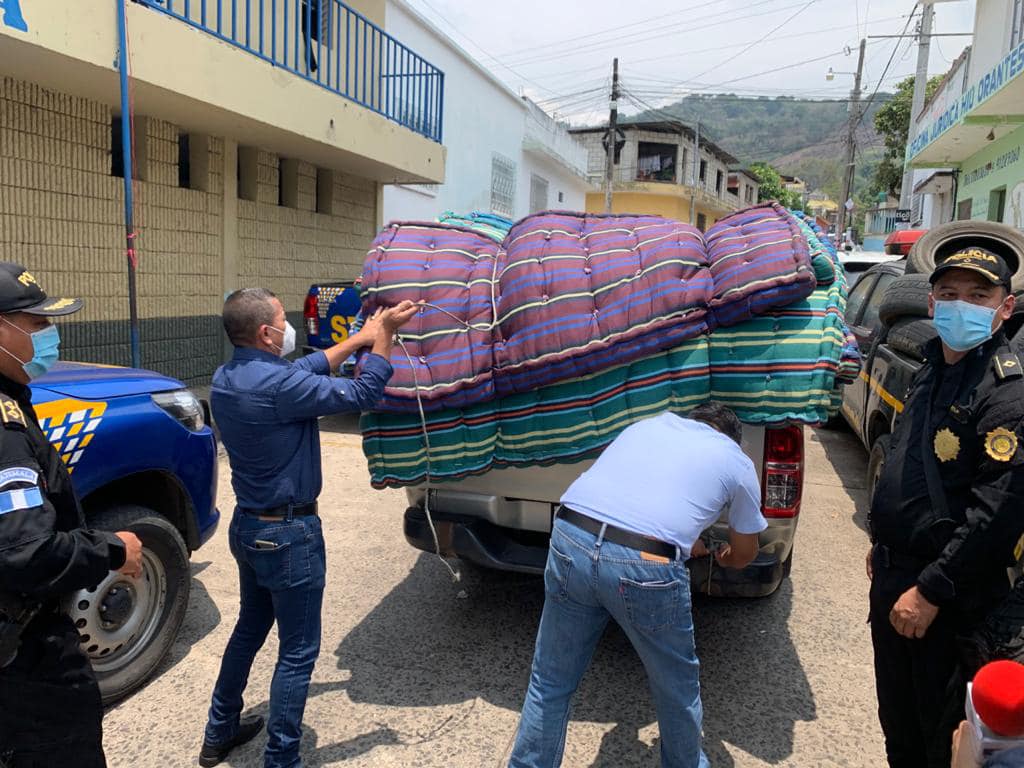 Donan colchonetas a Comisaría 32 de la PNC
