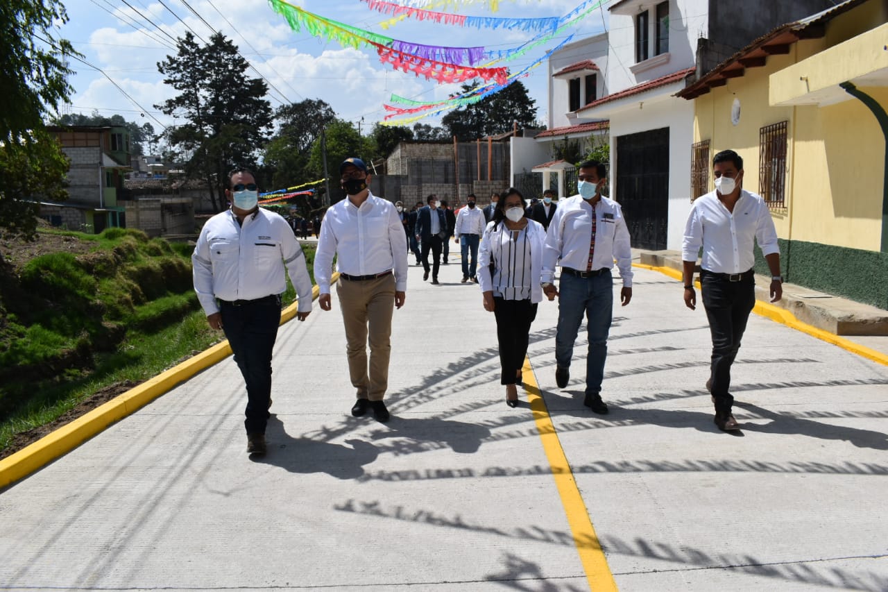 Cerca de 500 vecinos se benefician con mejoramiento de camino rural en Salcajá