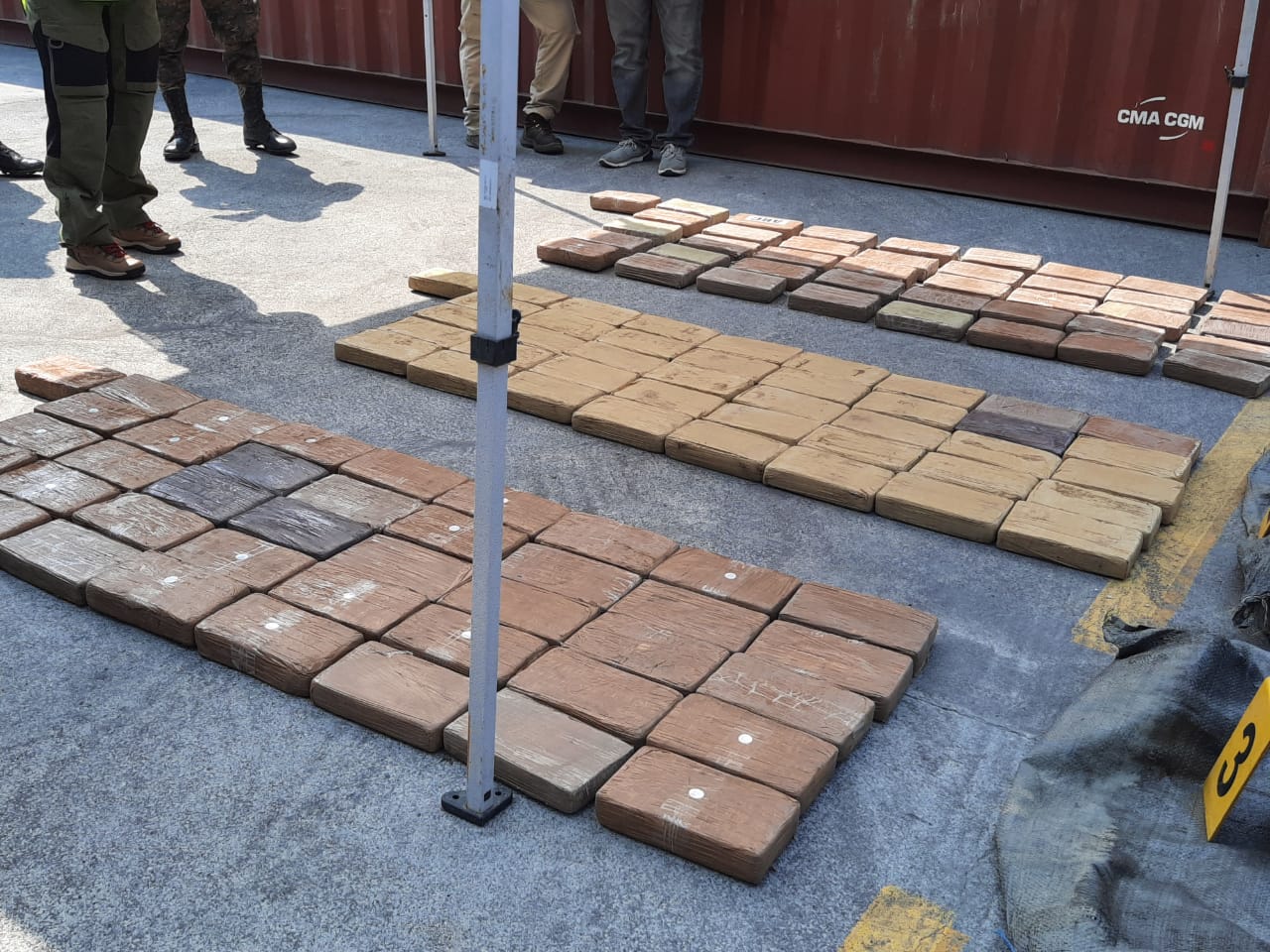 Incautan 123 paquetes de cocaína ocultos en contenedor en Puerto Quetzal