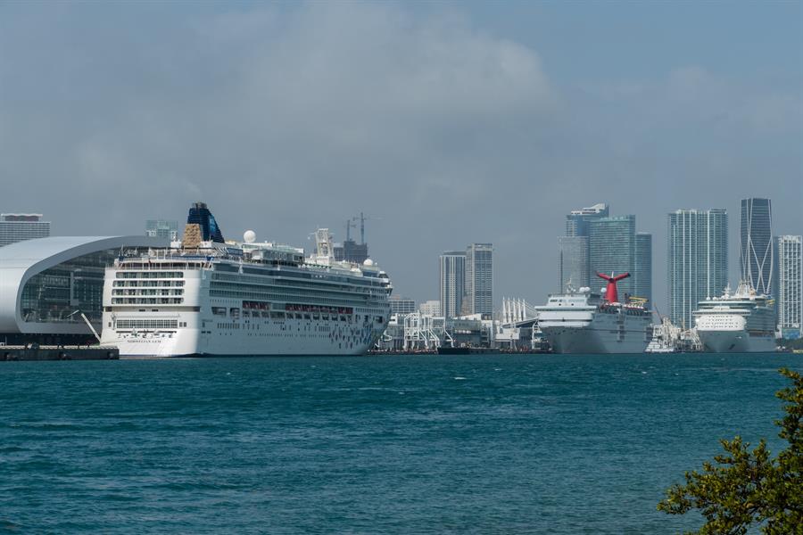 Autoridades sanitarias de EE. UU. mantienen recomendación de no viajar en cruceros