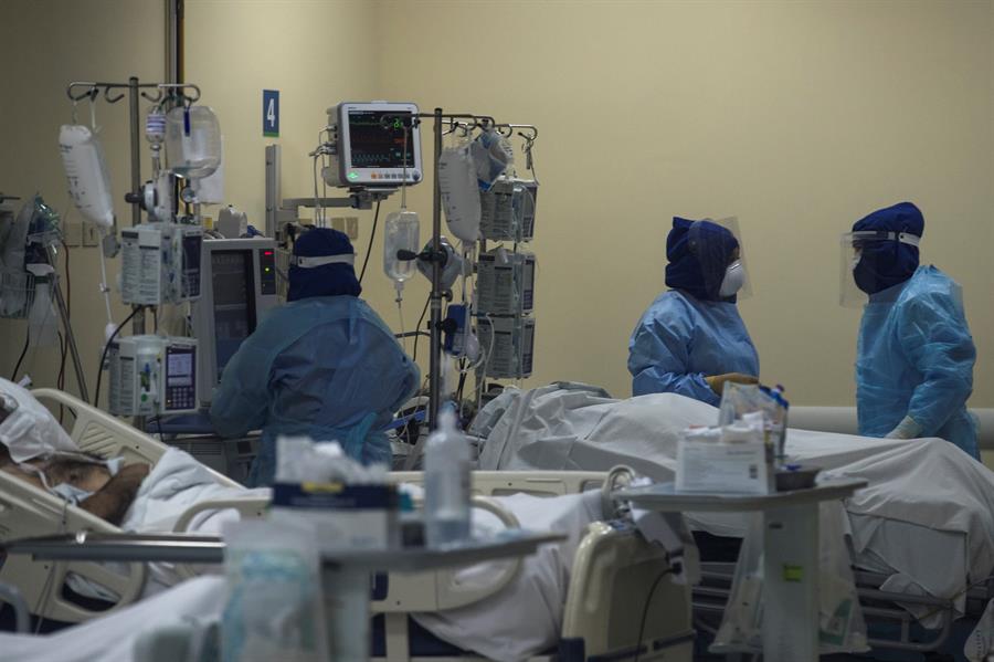 Chile supera por primera vez barrera de 8 mil nuevos casos diarios de COVID-19