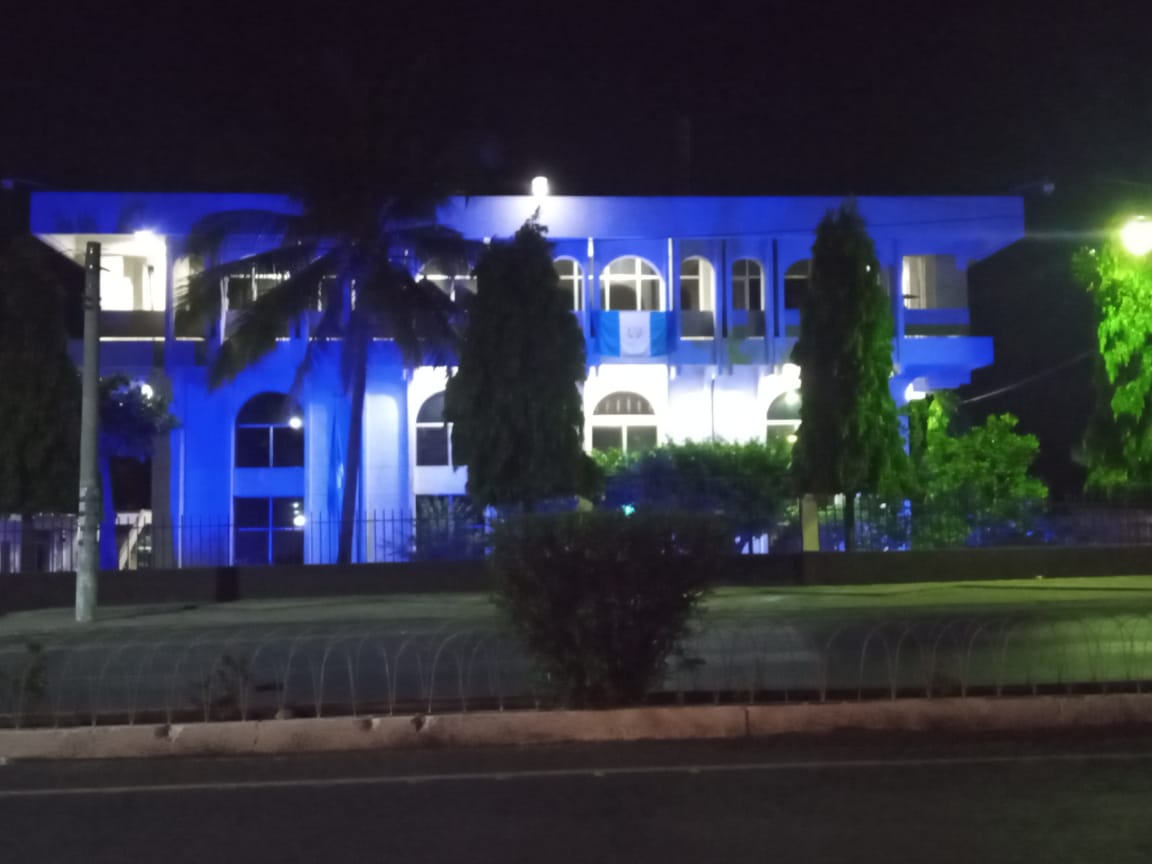 Edificios del Organismo Judicial se iluminan de azul y blanco por el bicentenario