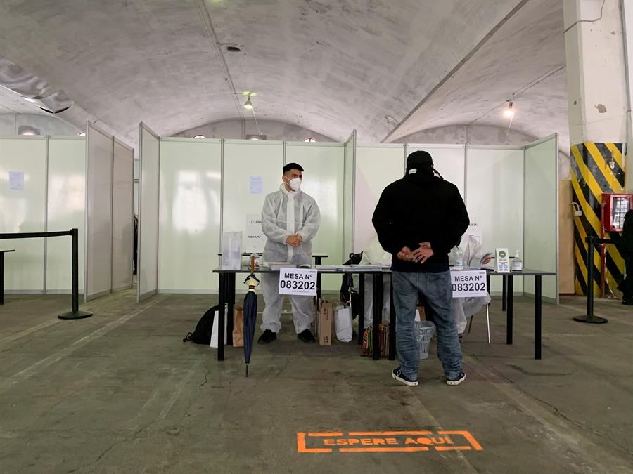 Los peruanos “entre la espada y la pared ante la elección del ‘mal mejor’”