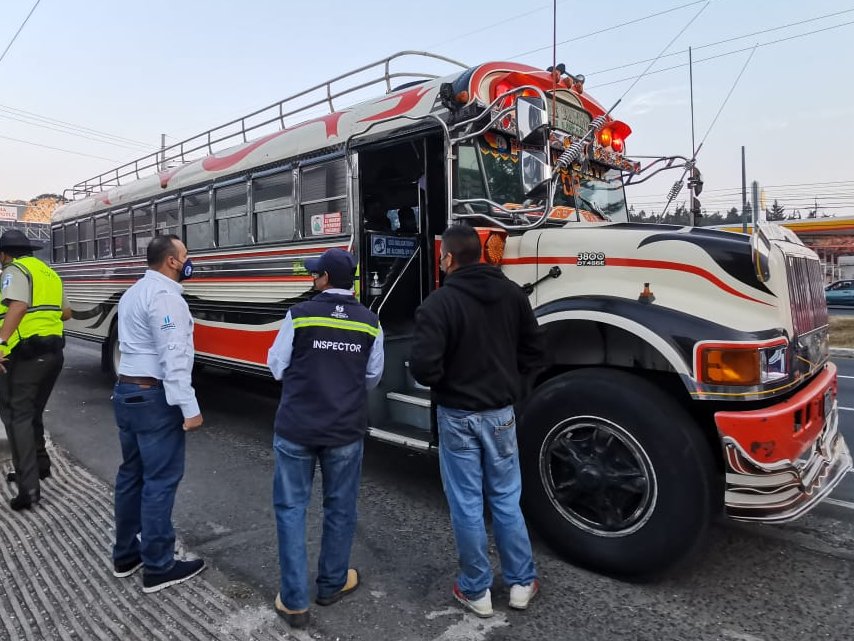 Multan por incumplimiento de protocolos de bioseguridad en buses