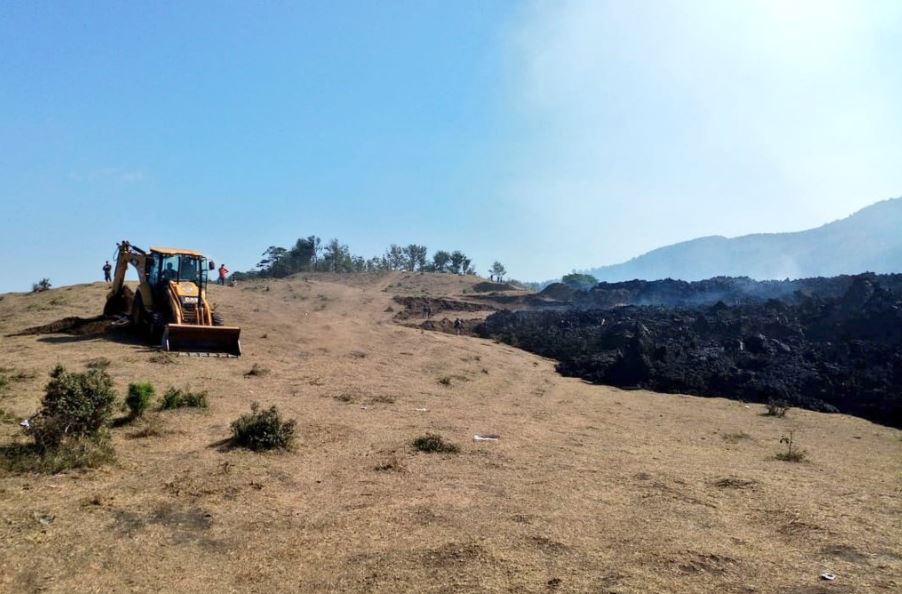 Ejército trabaja para minimizar riesgos por avance de lava del volcán de Pacaya