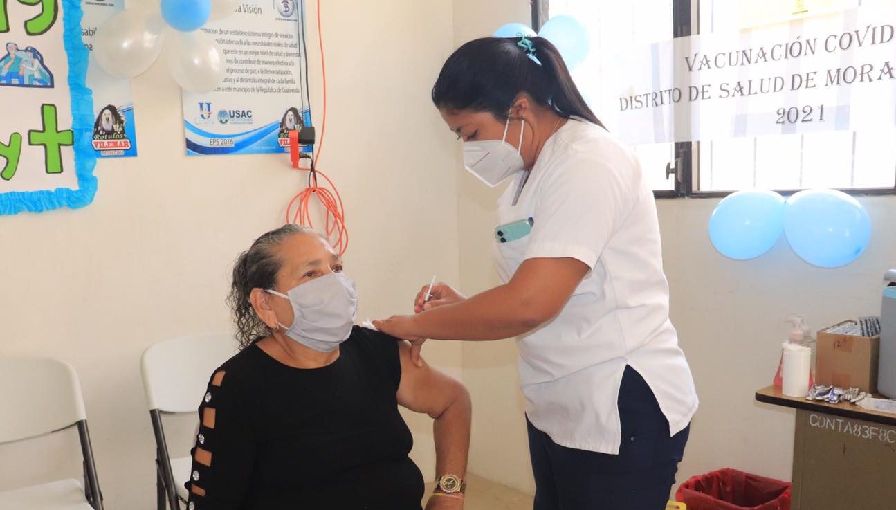 Izabal comienza a vacunar a adultos mayores contra el COVID-19