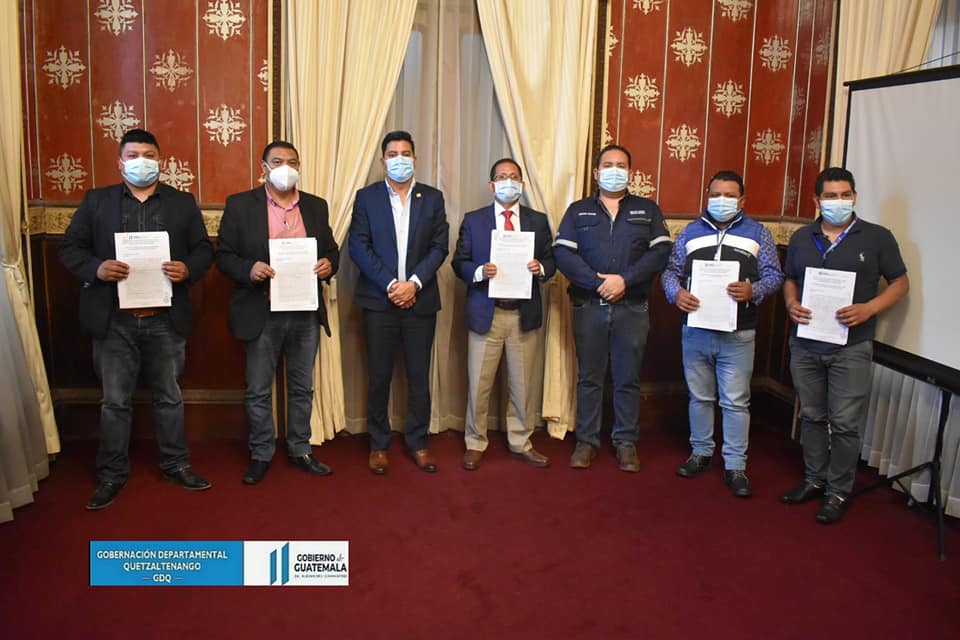 Convenios viabilizan 23 obras en beneficio de la población quetzalteca