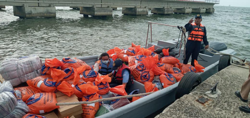 Llevan ayuda humanitaria a vecinos afectados por lluvias en Izabal