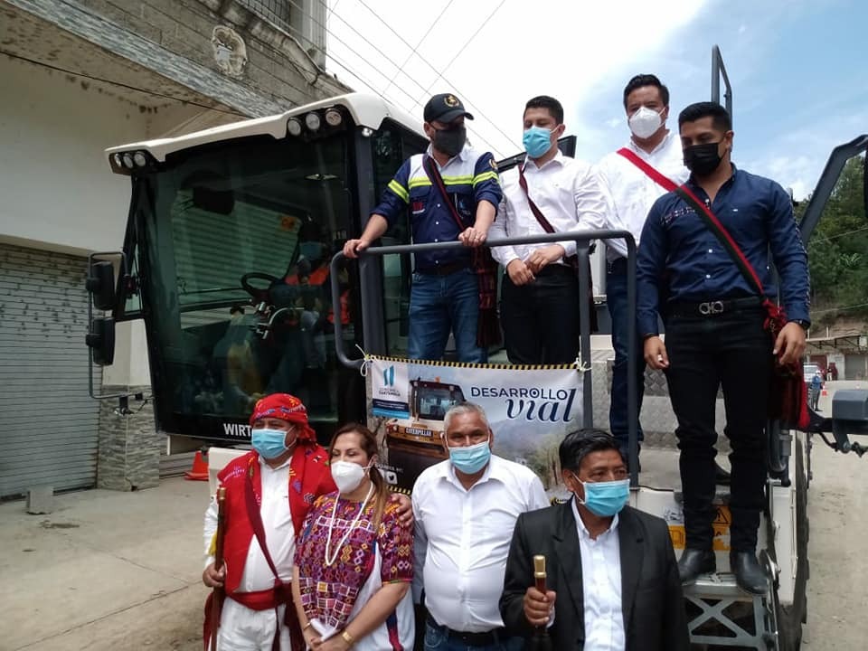 Inauguran trabajos en tramo carretero