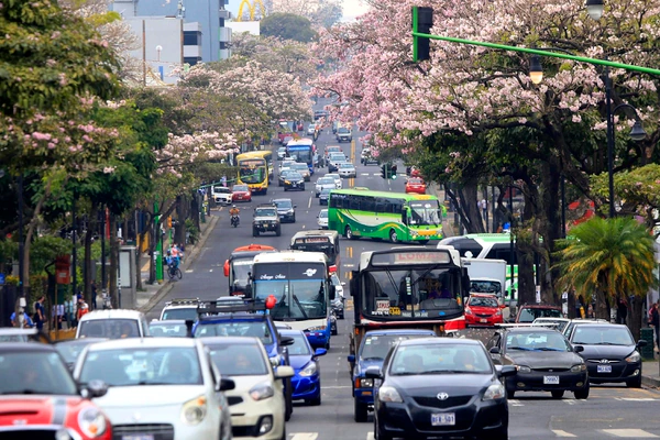 Costa Rica endurece restricción de movilidad y descarta cerrar negocios