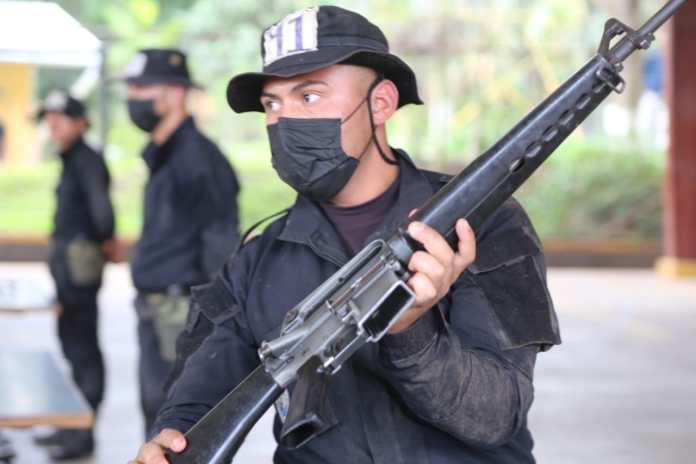 Agentes del curso Comando de Operaciones Antinarcóticos fortalecen capacidades en tiro