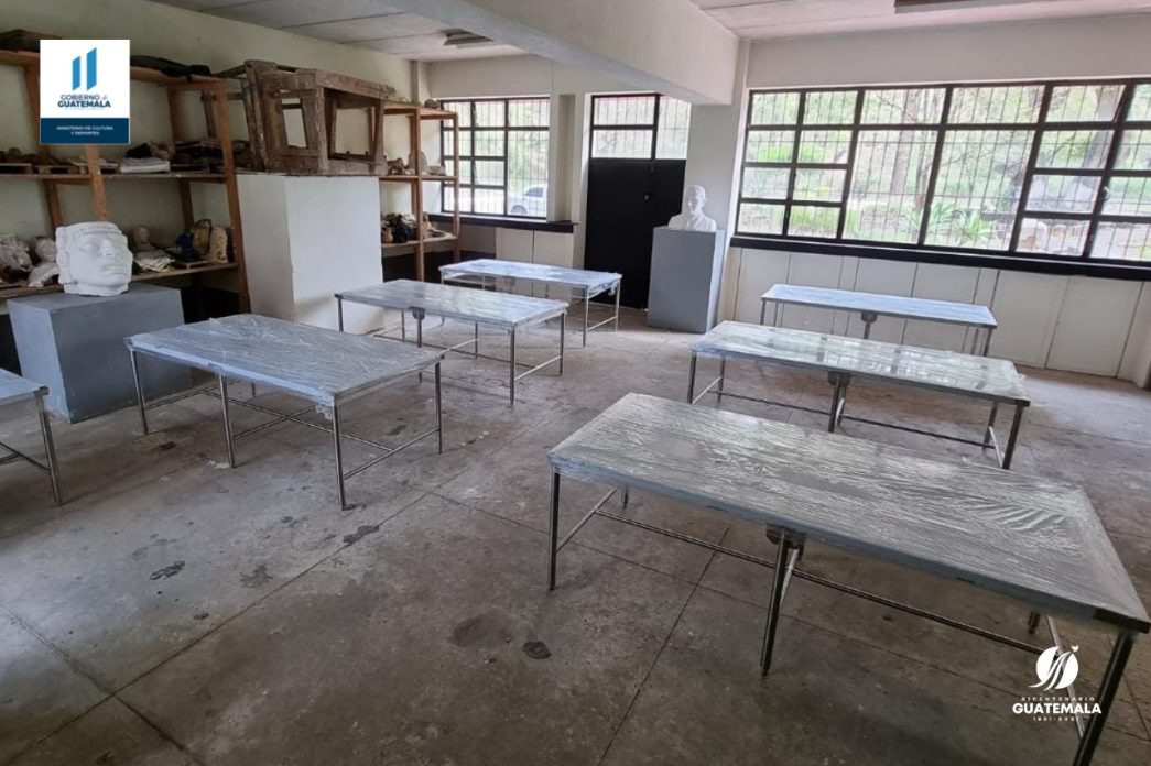 Brindan mobiliario a Escuela Nacional de Artes Plásticas como parte del plan de rescate