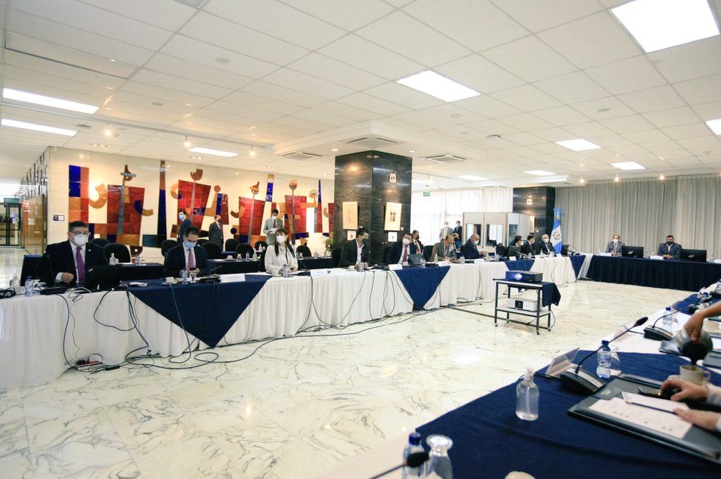 Ejecutivo presenta avances en desarrollo social y económico