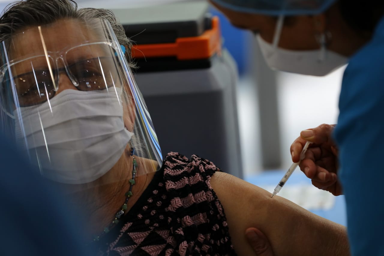 Salud y el servicio de vacunación contra el COVID-19