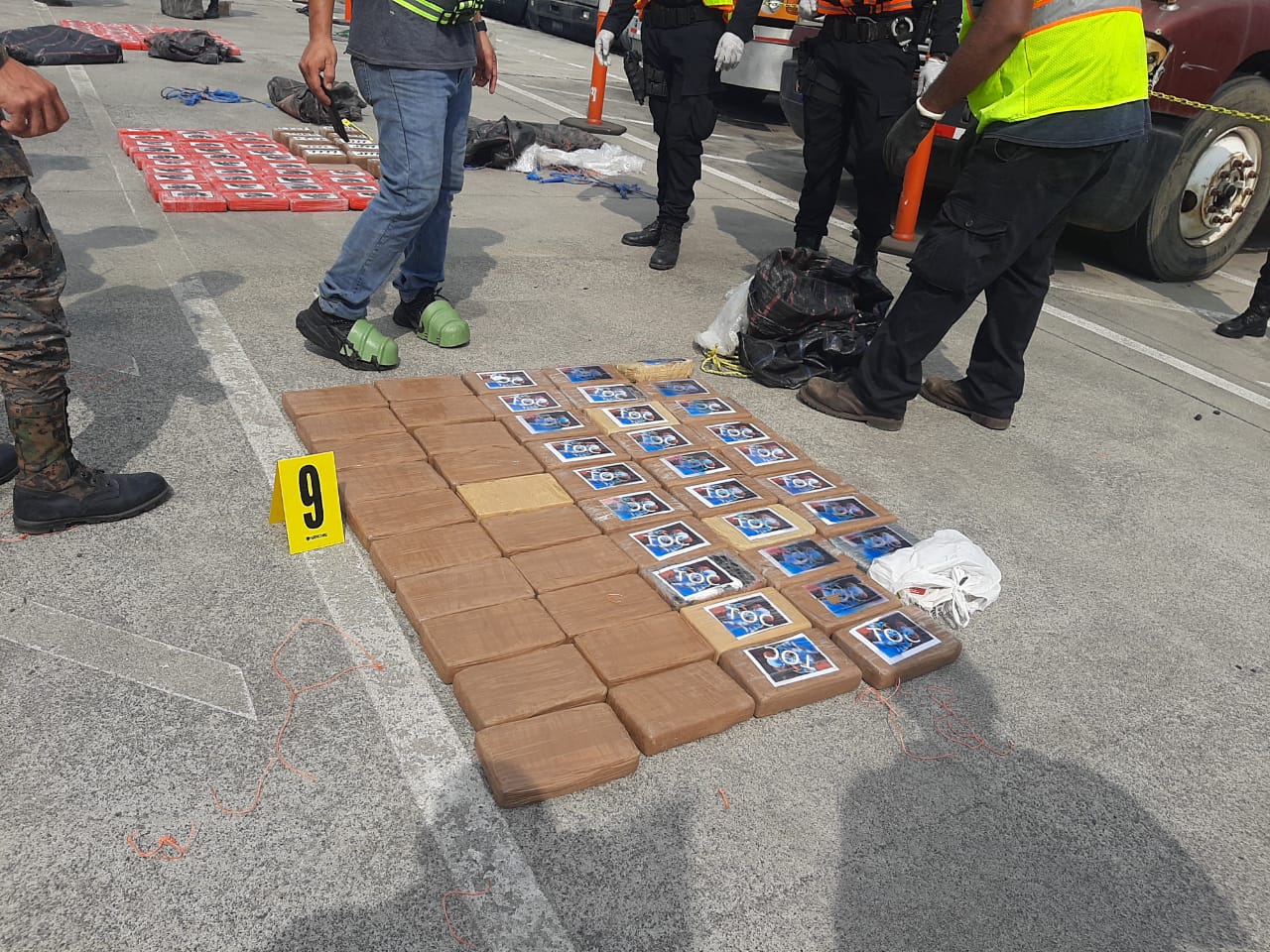 Incautan 619 paquetes de cocaína en puerto Quetzal