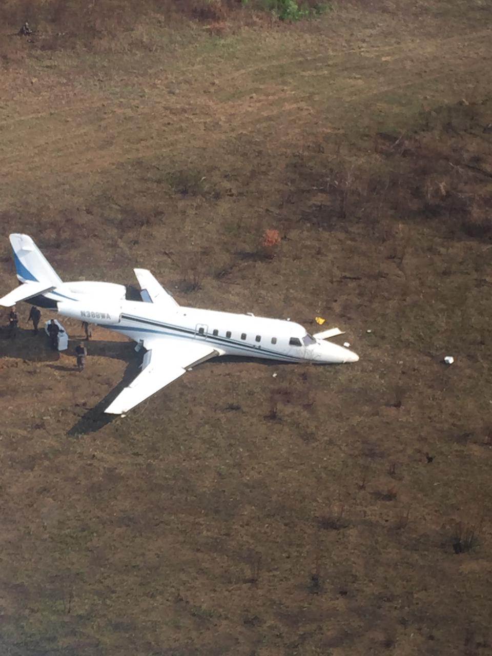 Militares localizan aeronave con cargamento de cocaína en Petén