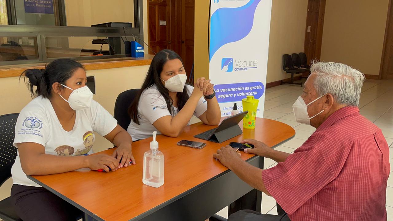 Instalan 23 quioscos de registro para vacunación en Zacapa