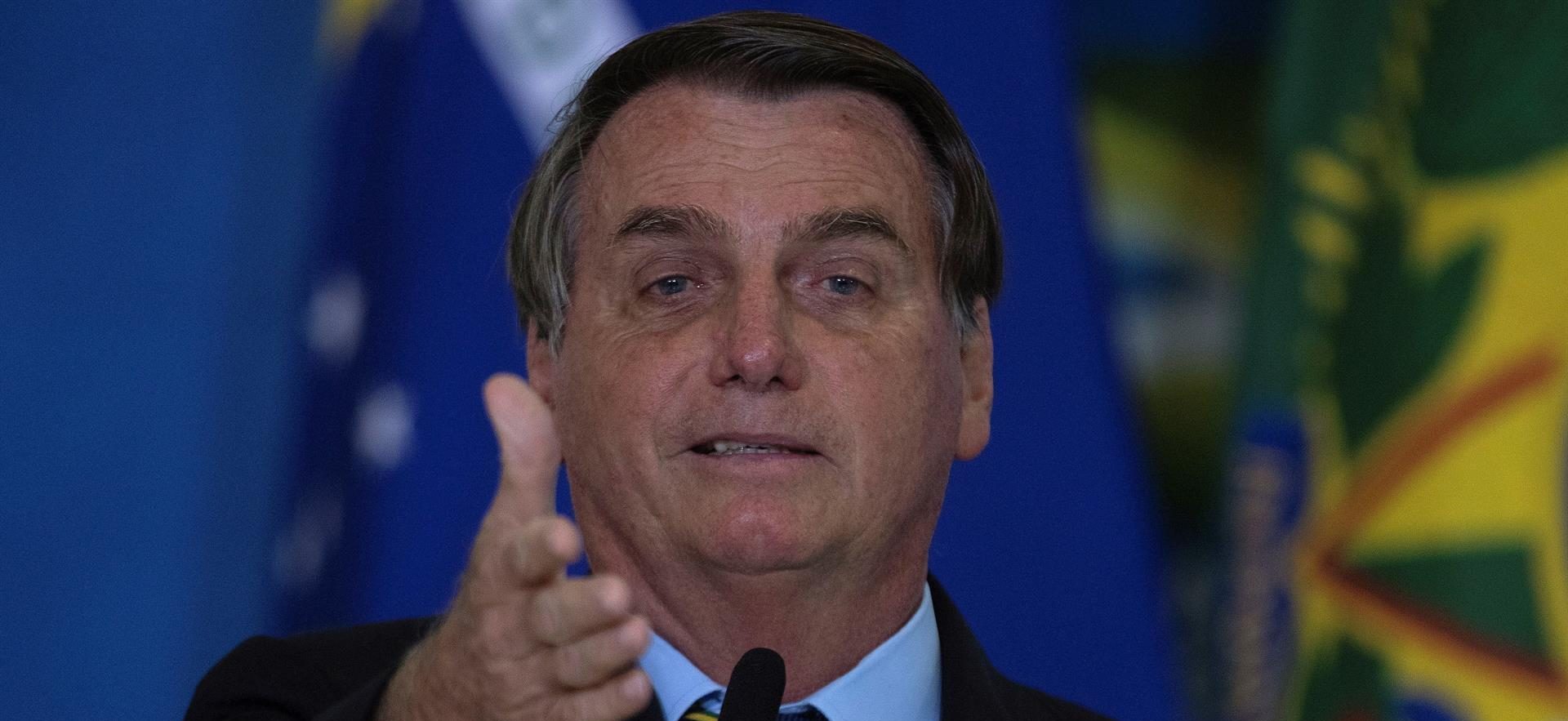 Multan a Bolsonaro por provocar aglomeración en plena pandemia