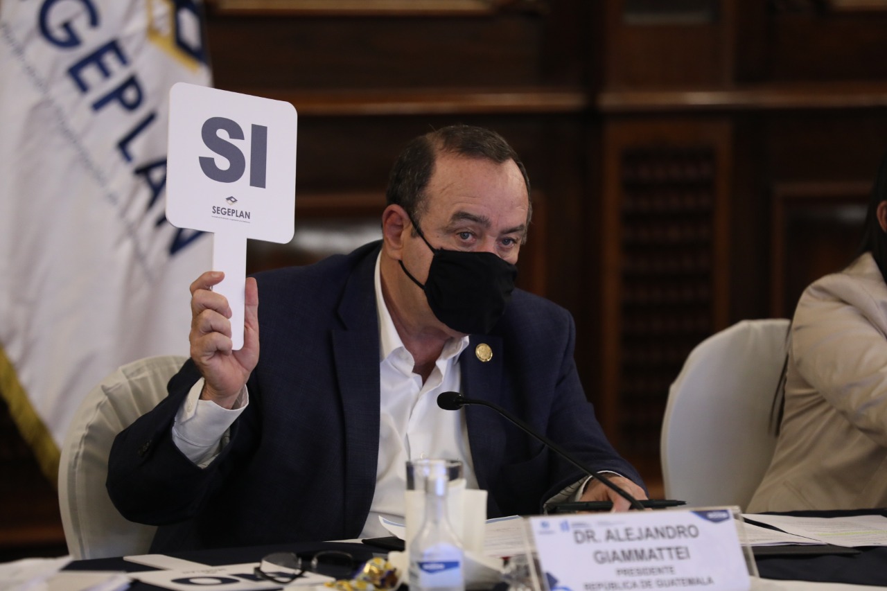 Por primera vez un presidente participa en reunión de pre-Conadur