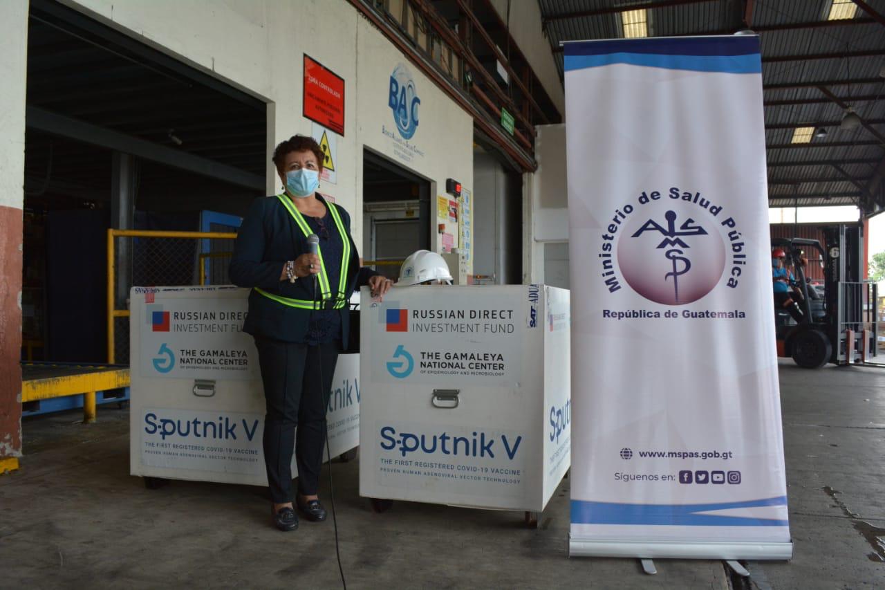 Ministra de Salud recibió el segundo lote de vacunas Sputnik V