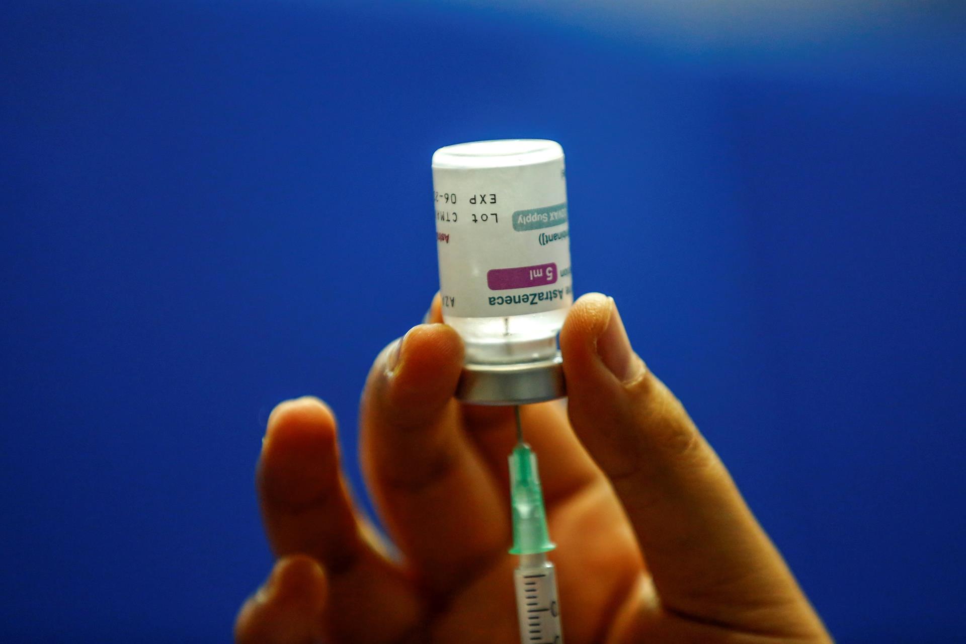 OMS pide incentivos para que farmacéuticas compartan la tecnología de vacunas