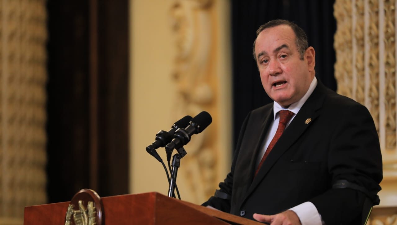 Presidente Alejandro Giammattei en Palacio Nacional de la Cultura