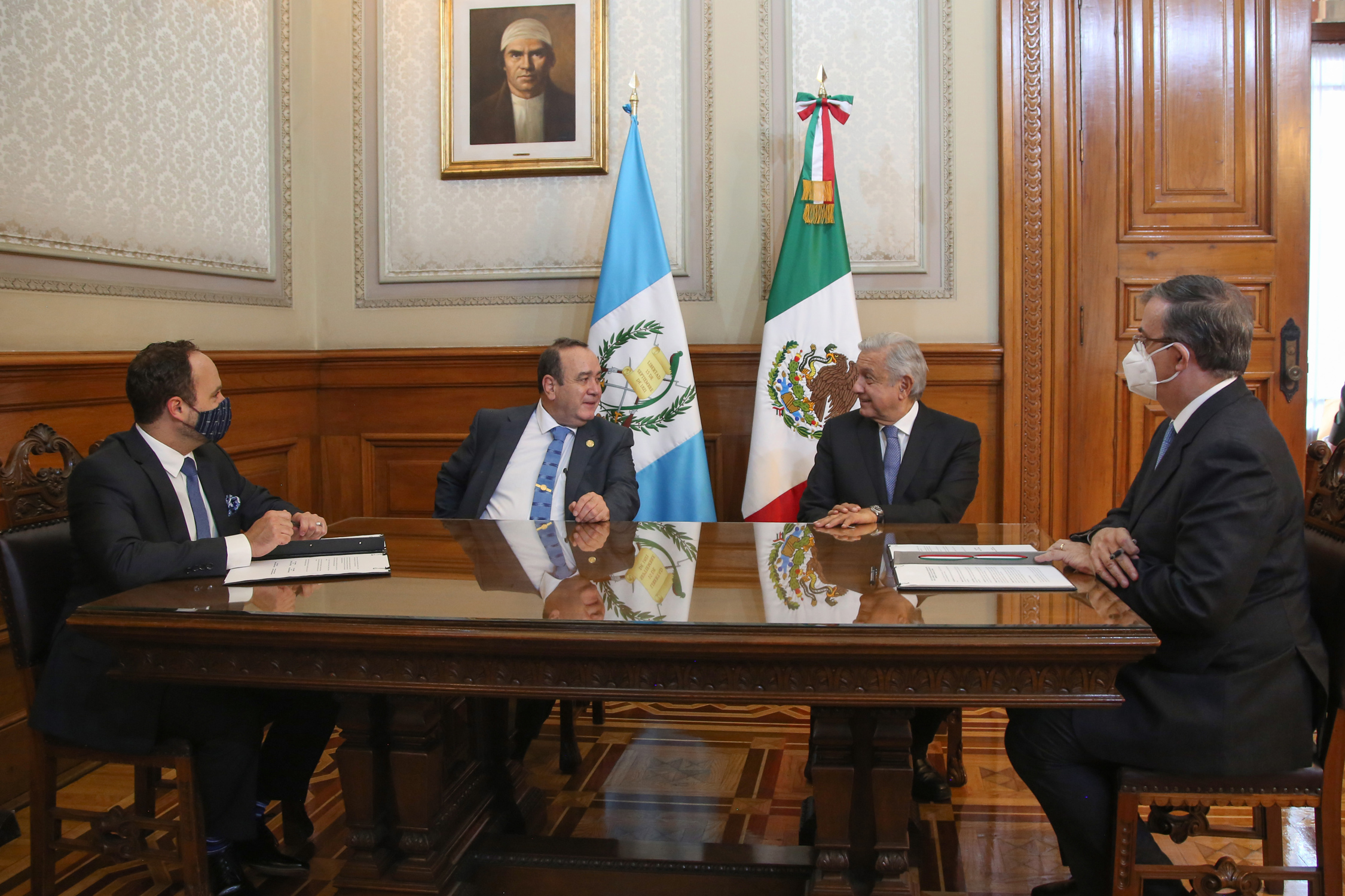 Guatemala y México acuerdan ayuda a jóvenes y campesinos
