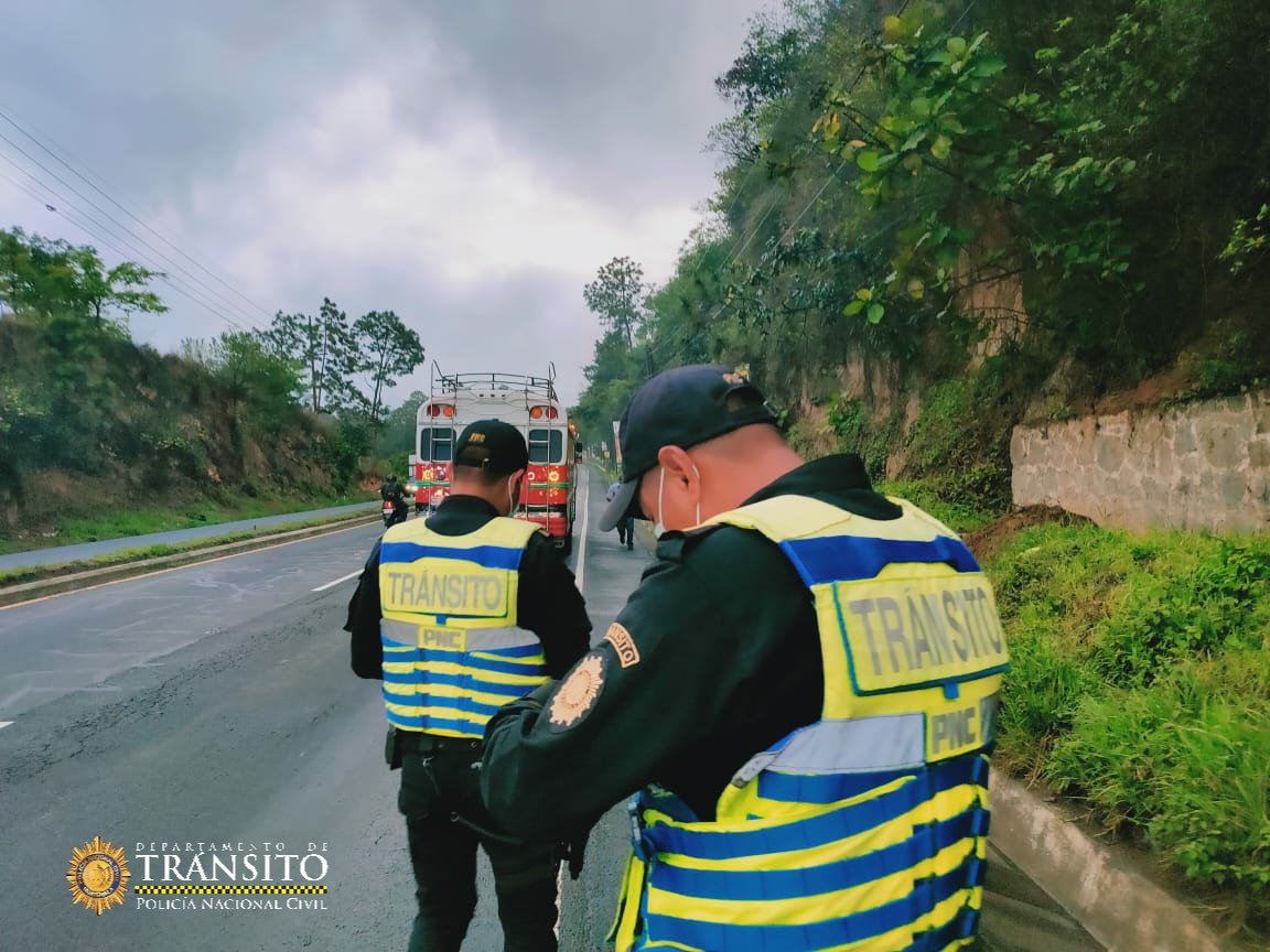 Tránsito de la PNC fortalece operativos de seguridad vial en la ruta al Atlántico