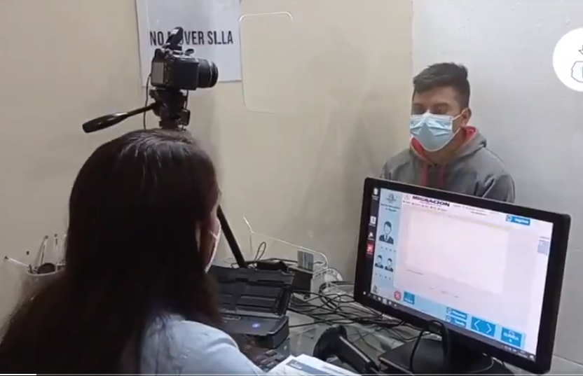 Robin Chávez, originario de Huehuetenango recibió este martes su pasaporte para estudiar en EE.UU.
