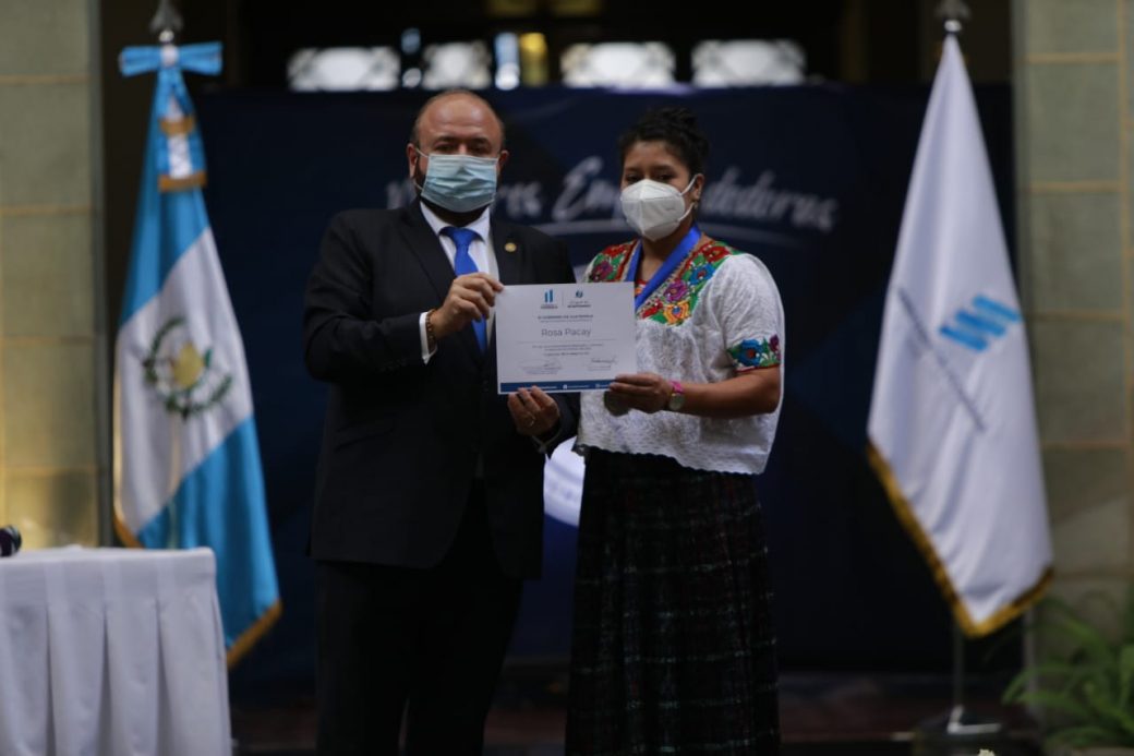 “Estamos promocionando nuestra cultura e identidad mayas a través del emprendimiento”, dice tejedora de Alta Verapaz