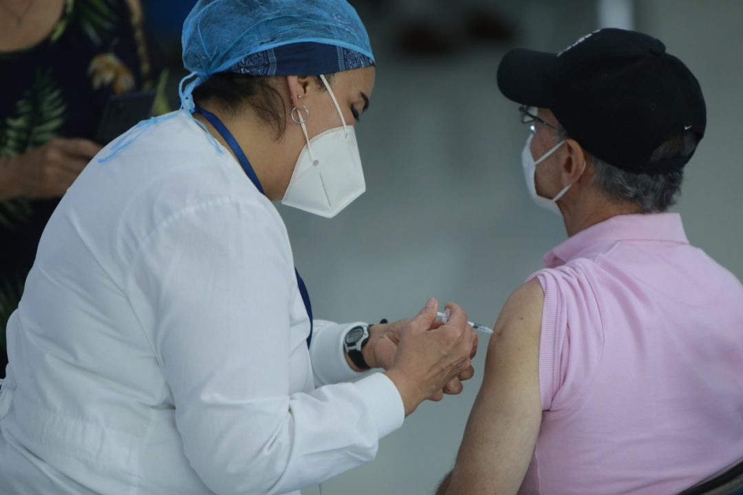 Adultos mayores de 60 años ya se pueden registrar para la vacunación