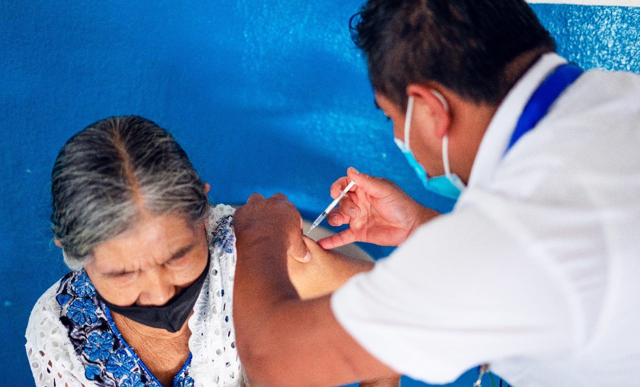 Más de 4 mil adultos mayores de 70 años de Alta Verapaz esperan ser vacunados contra el COVID-19