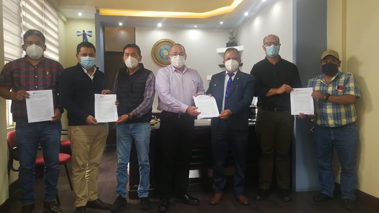 Firman convenios de financiamiento por 3.7 millones de quetzales en Panajachel