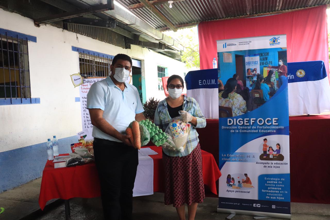 Estudiantes de Puerto Barrios reciben nueva dotación de alimentación escolar
