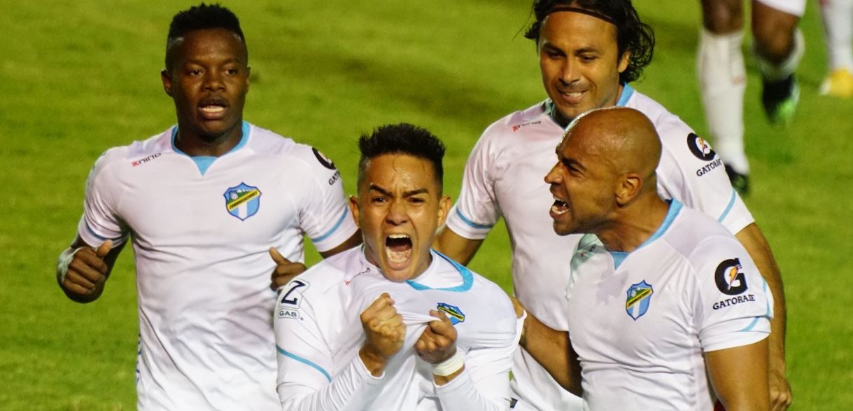 Óscar Santis salva de la catástrofe a Comunicaciones y lo lleva a la final 26 de torneos cortos