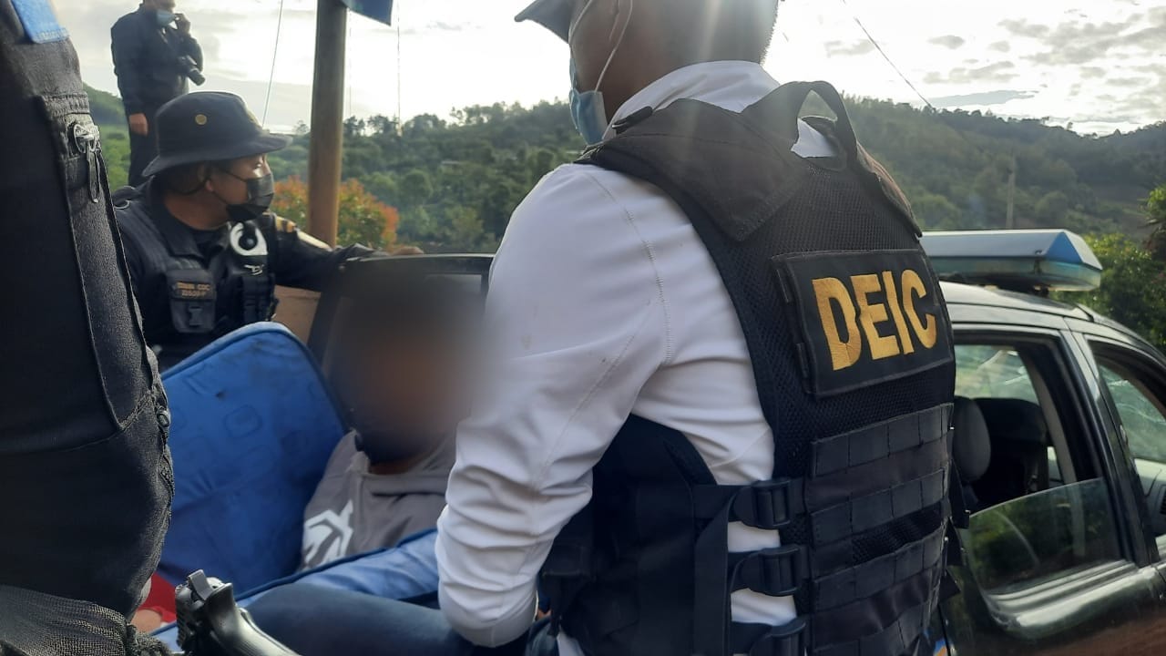 Desmantelan banda cuyos integrantes se hacían pasar por soldados y policías