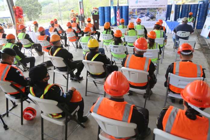 Entregan certificaciones a expertos en destrucción de precursores y sustancias químicas