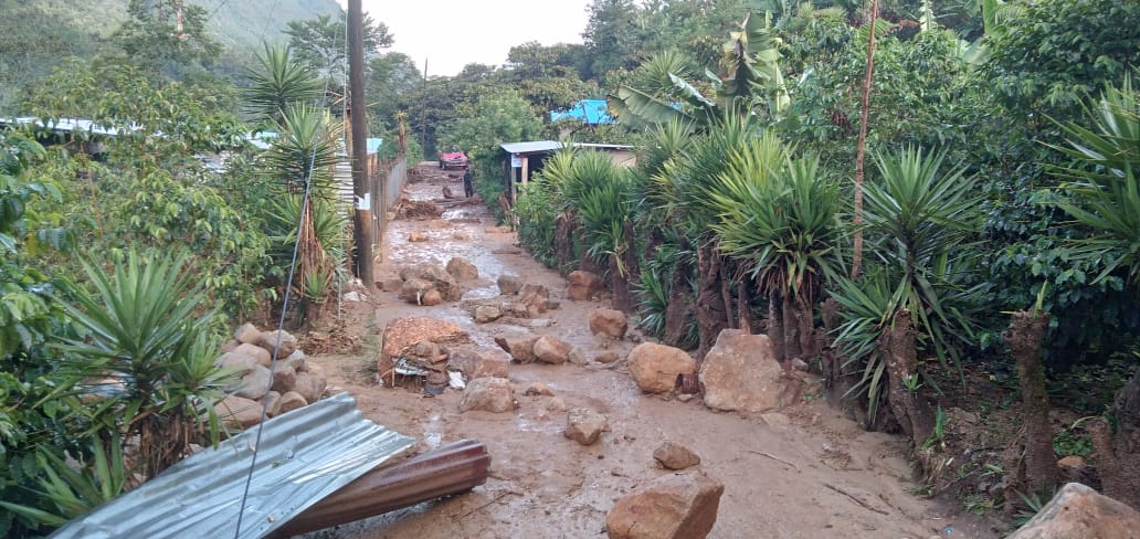 Reportan derrumbes, inundaciones y deslizamientos por lluvias en varios departamentos